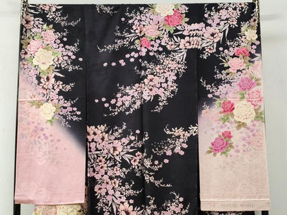 平和屋着物●森英恵・HANAE MORI　振袖　京友禅　駒刺繍　薔薇　ラメ糸　暈し染め　黒地　金彩　仮絵羽　逸品　未使用　CABC7139yc