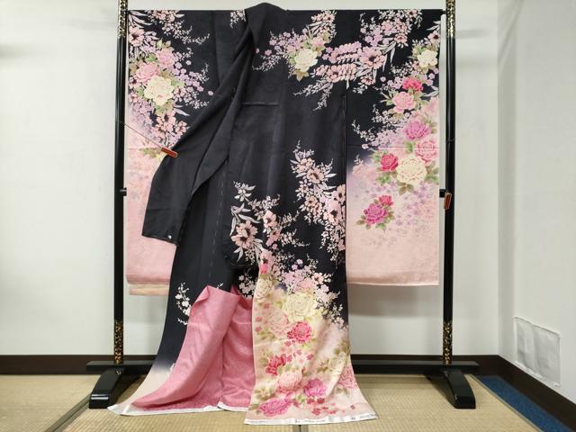 平和屋着物●森英恵・HANAE MORI　振袖　京友禅　駒刺繍　薔薇　ラメ糸　暈し染め　黒地　金彩　仮絵羽　逸品　未使用　CABC7139yc