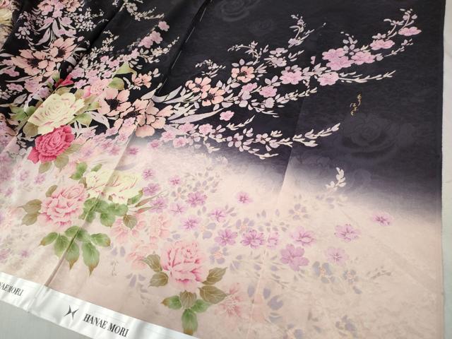 平和屋着物●森英恵・HANAE MORI　振袖　京友禅　駒刺繍　薔薇　ラメ糸　暈し染め　黒地　金彩　仮絵羽　逸品　未使用　CABC7139yc