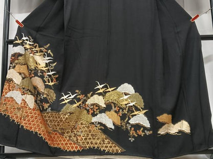平和屋着物■豪華黒留袖　駒刺繍　飛鶴松文　金銀彩　正絹　逸品　CABC7371xe