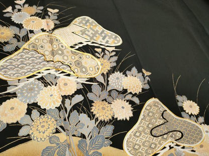 平和屋着物■豪華黒留袖　駒刺繍　吉祥草花文　金彩　正絹　逸品　CABC7844ou