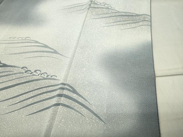 平和屋着物●京友禅 羽田工房　京都府指定無形文化財保持者　羽田登監修　色無地　湊鼠色　鬼しぼ縮緬　正絹　逸品　未使用　CABC8212gh