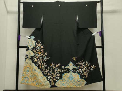 平和屋着物●セミアンティーク　黒留袖　駒刺繍　鳳凰更紗花唐草文　金糸　正絹　逸品　CABC8219hgh