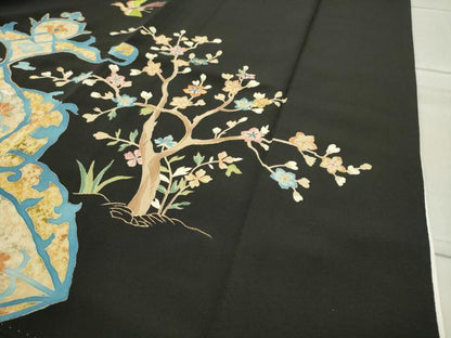 平和屋着物●セミアンティーク　黒留袖　駒刺繍　鳳凰更紗花唐草文　金糸　正絹　逸品　CABC8219hgh
