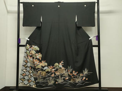 平和屋着物●創業460年・千總　黒留袖　駒刺繍　浜松水車草花文　金彩　正絹　逸品　CABC8229gh