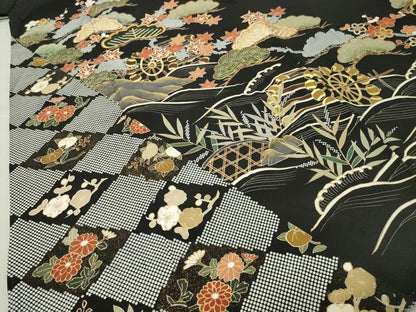 平和屋着物●創業460年・千總　黒留袖　駒刺繍　浜松水車草花文　金彩　正絹　逸品　CABC8229gh