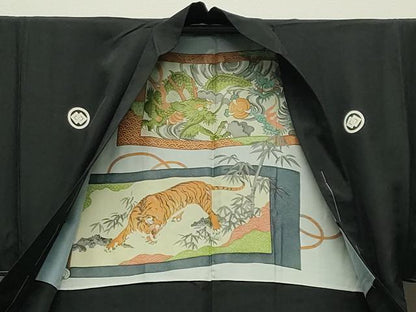 平和屋着物●男性　黒紋付　羽織セット　羽裏：龍　虎　正絹　逸品　未使用　CABC8301gh