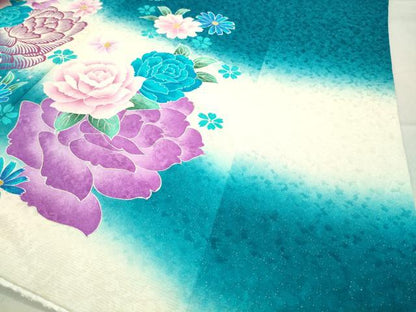 平和屋着物●豪華振袖　刺繍　舞蝶花文　暈し染め　金銀彩　銀通し地　正絹　逸品　CABC8371gh