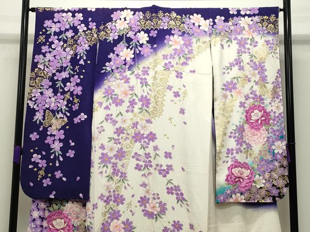 平和屋着物●豪華振袖　駒刺繍　舞蝶花文　暈し染め　金彩　銀通し地　正絹　逸品　CABC8373gh