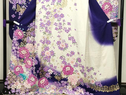 平和屋着物●豪華振袖　駒刺繍　舞蝶花文　暈し染め　金彩　銀通し地　正絹　逸品　CABC8373gh