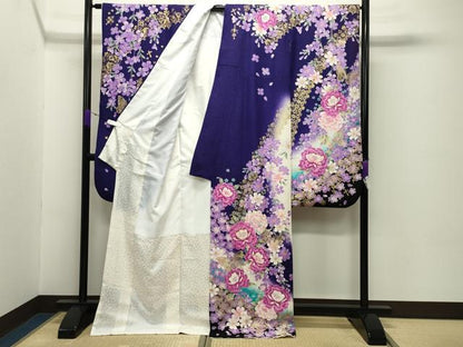 平和屋着物●豪華振袖　駒刺繍　舞蝶花文　暈し染め　金彩　銀通し地　正絹　逸品　CABC8373gh