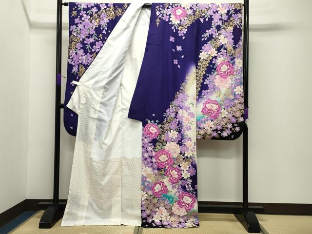 平和屋着物●豪華振袖　駒刺繍　舞蝶花文　暈し染め　金彩　銀通し地　正絹　逸品　CABC8373gh