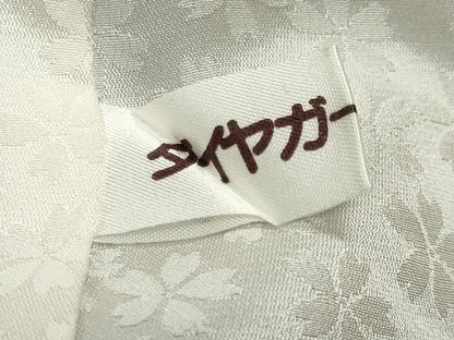 平和屋着物●豪華振袖　駒刺繍　舞蝶花文　暈し染め　金彩　銀通し地　正絹　逸品　CABC8373gh