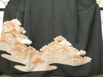 平和屋着物■豪華黒留袖 駒刺繍 青海波松文 金彩 正絹 逸品 CABC8959fb