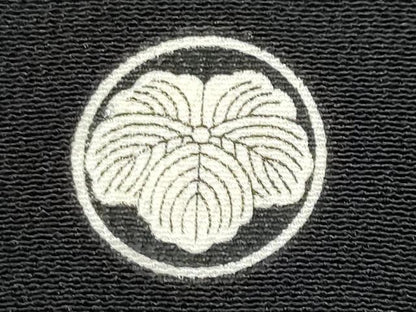 平和屋着物■日本工芸会正会員 福島てる子 黒留袖 刺繍 孔雀花文 暈し染め 金銀彩 正絹 逸品 CABC9068fb