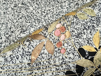 平和屋着物●訪問着　刺繍　草花文　草花シルエット　たたき染め　黒地　金彩　正絹　逸品　CABC9474th