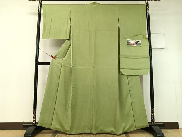 平和屋着物●上質な色無地 特殊両面染 さざなみ縮緬 紋意匠 青丹色 反端付き 正絹 逸品 CABC9732vp