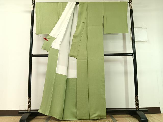 平和屋着物●上質な色無地 特殊両面染 さざなみ縮緬 紋意匠 青丹色 反端付き 正絹 逸品 CABC9732vp