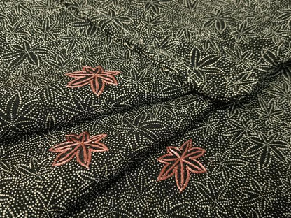 平和屋着物●上質な小紋　刺繍　楓尽くし　黒地　正絹　逸品　未使用　CABC9751vp