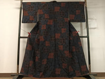 平和屋着物●結城紬　80亀甲　吉祥花文　黒地　やまと誂製　正絹　逸品　CABC9769vp