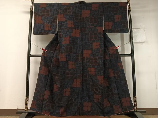 平和屋着物●結城紬　80亀甲　吉祥花文　黒地　やまと誂製　正絹　逸品　CABC9769vp