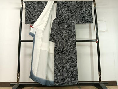 平和屋着物●上質な小紋　流水風景花松文　黒地　鬼しぼ縮緬　正絹　逸品　CABC9771vp
