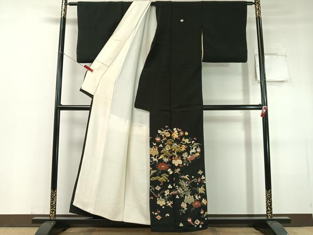 平和屋着物●豪華黒留袖　駒刺繍　宝尽くし飛鶴桐松文　金彩　正絹　逸品　CABC9839vp