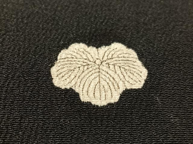 平和屋着物●豪華黒留袖　駒刺繍　宝尽くし飛鶴桐松文　金彩　正絹　逸品　CABC9839vp