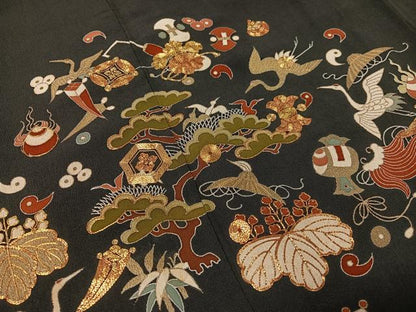 平和屋着物●豪華黒留袖　駒刺繍　宝尽くし飛鶴桐松文　金彩　正絹　逸品　CABC9839vp