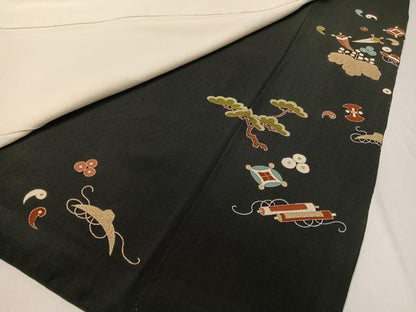 平和屋着物●豪華黒留袖　駒刺繍　宝尽くし飛鶴桐松文　金彩　正絹　逸品　CABC9839vp