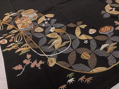 平和屋着物●豪華黒留袖　駒刺繍　貝桶七宝松竹梅　金彩　正絹　逸品　CABC9906vp