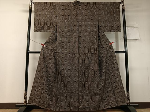 平和屋着物●本場大島紬　割り込み絣　幾何学文様　正絹　逸品　未使用　CABC9910vp