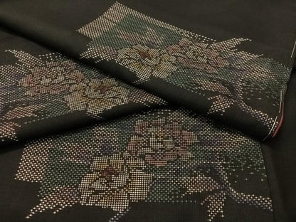 平和屋着物●本場大島紬　9マルキ　地空き　色紙重ね花文　正絹　逸品　未使用　CABC9987vp