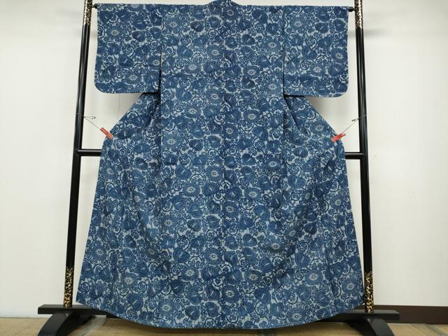平和屋着物●上質な紬 本藍型絵染め 刺し子 葵唐草文 正絹 逸品 CABD0016ut