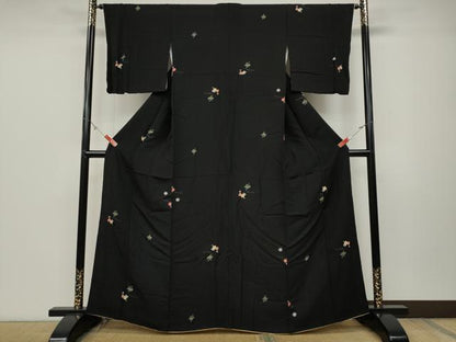 平和屋着物●上質な小紋　笹　枝梅　こぼれ松葉　黒地　金彩　正絹　逸品　CABD0111ut