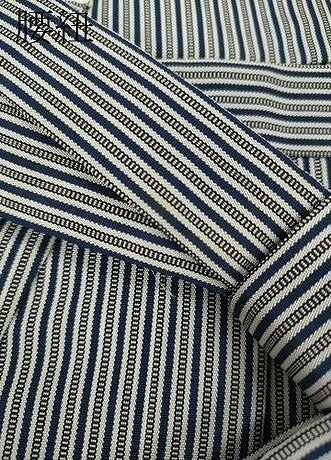 平和屋着物●男性　精巧昆龍平　馬乗り袴　縞　反端付き　正絹　逸品　未使用　CABD0145ut
