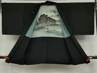 平和屋着物●男性　黒紋付・羽織セット　羽裏：風景文　正絹　逸品　未使用　CABD0295ut