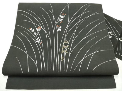 平和屋着物●塩瀬 九寸名古屋帯 草花文 黒地 金糸 正絹 逸品 CABD0421hy