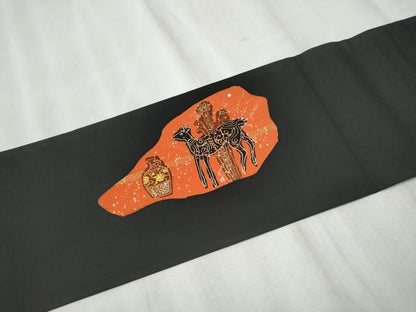 平和屋着物●塩瀬　九寸名古屋帯　人物文　黒地　金彩　正絹　逸品　CABD0666hy