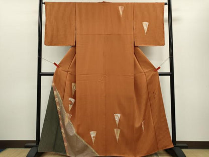 平和屋着物▼訪問着　作家物　駒刺繍　扇面舞蝶草花文　金通し地　正絹　逸品　未使用　CABD1180ze