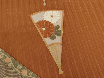 平和屋着物▼訪問着　作家物　駒刺繍　扇面舞蝶草花文　金通し地　正絹　逸品　未使用　CABD1180ze