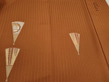 平和屋着物▼訪問着　作家物　駒刺繍　扇面舞蝶草花文　金通し地　正絹　逸品　未使用　CABD1180ze