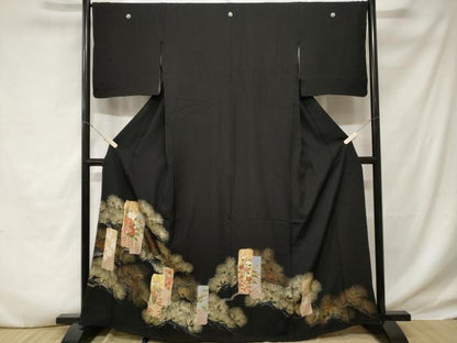 平和屋着物■豪華黒留袖　駒刺繍　短冊枝松文　金彩　正絹　逸品　CABD3895ev