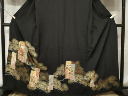 平和屋着物■豪華黒留袖　駒刺繍　短冊枝松文　金彩　正絹　逸品　CABD3895ev