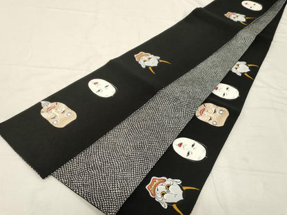 平和屋着物●半幅帯　手描き　能面　黒地　鬼しぼ縮緬　正絹　逸品　未使用　CABD4230dy