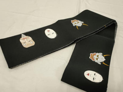 平和屋着物●半幅帯　手描き　能面　黒地　鬼しぼ縮緬　正絹　逸品　未使用　CABD4230dy