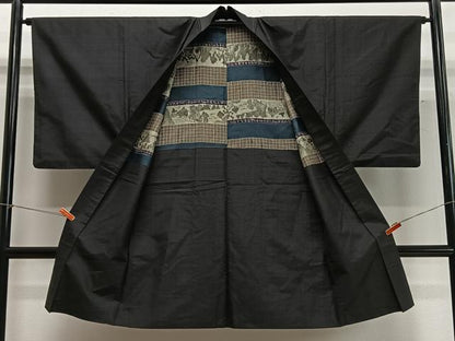 平和屋着物∞男性　羽織　紬地　縞　黒地　正絹　逸品　CABD4576ua