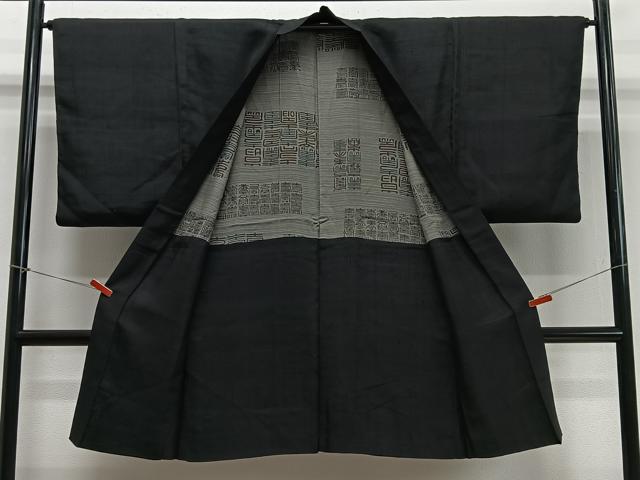 平和屋着物∞男性　長羽織　紬地　黒地　正絹　逸品　CABD4589ua