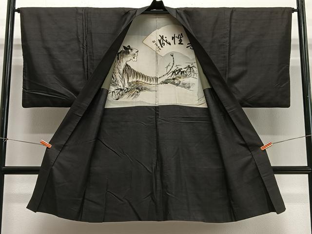平和屋着物∞男性　長羽織　紬地　虎　黒地　正絹　逸品　CABD4792ua