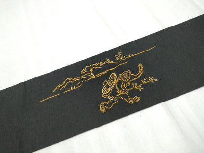 平和屋着物●九寸名古屋帯　紬地　総刺繍　鳥獣戯画　黒地　正絹　逸品　CABD5877hy